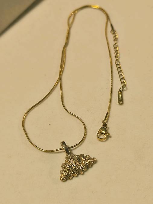 Retiazka s croissantom - spomienka na Paríž