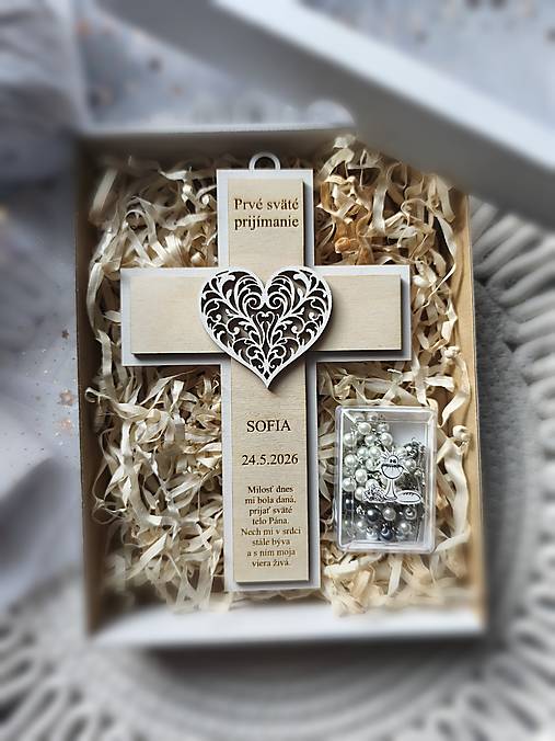 Dekorácie - Krížik a ruženec na prvé sväté prijímanie - 18157261_