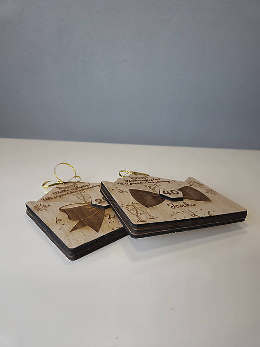 Drevená obálka na peniaze s gravírovaním