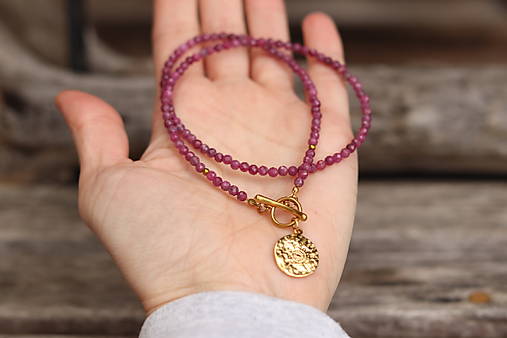 Náhrdelník rubín s medailónom