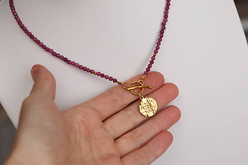 Náhrdelník rubín s medailónom