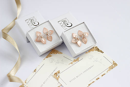 Náušnice pre družičky – nežný darček od nevesty