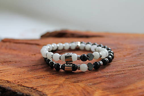 Black and white_partnerské