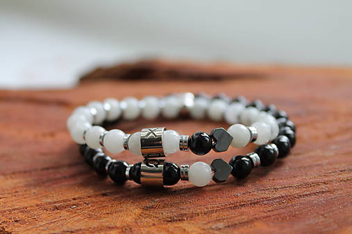 Black and white_partnerské