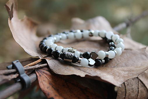 Black and white_partnerské