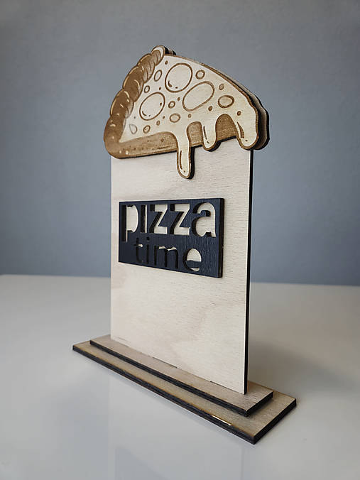 Drevený stojanček – personalizovaný na mieru