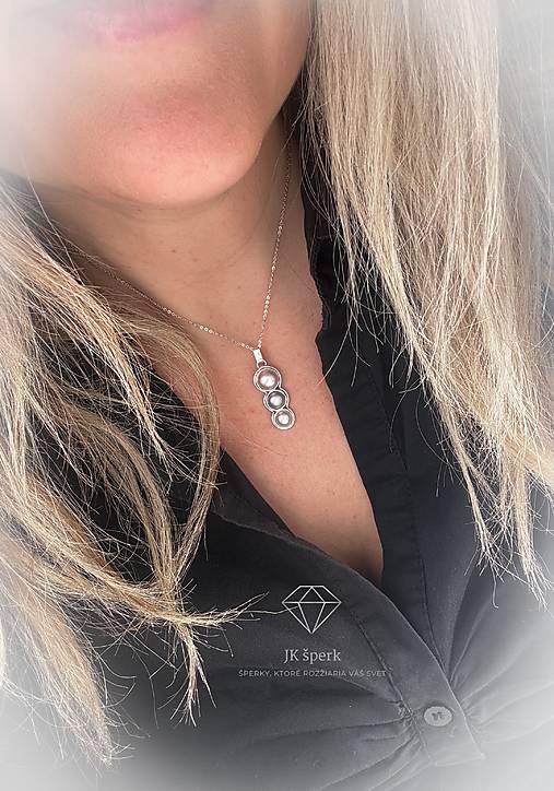 Prívesok zo striebra 925/1000 s riečnymi perlami