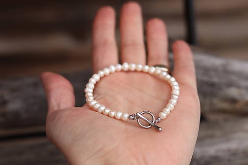 Perlový náramok