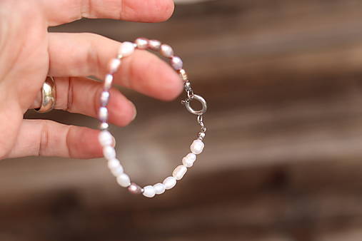 Perlový náramok