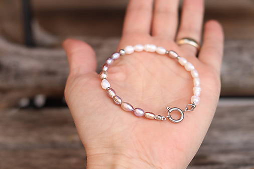Perlový náramok