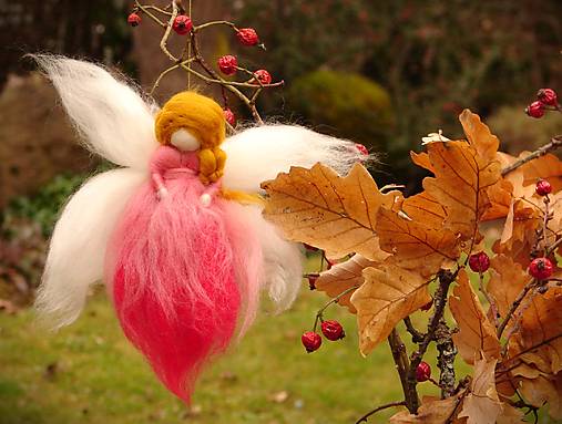 Dekorácie - Víla Kalanchoe + krabička - 18163204_