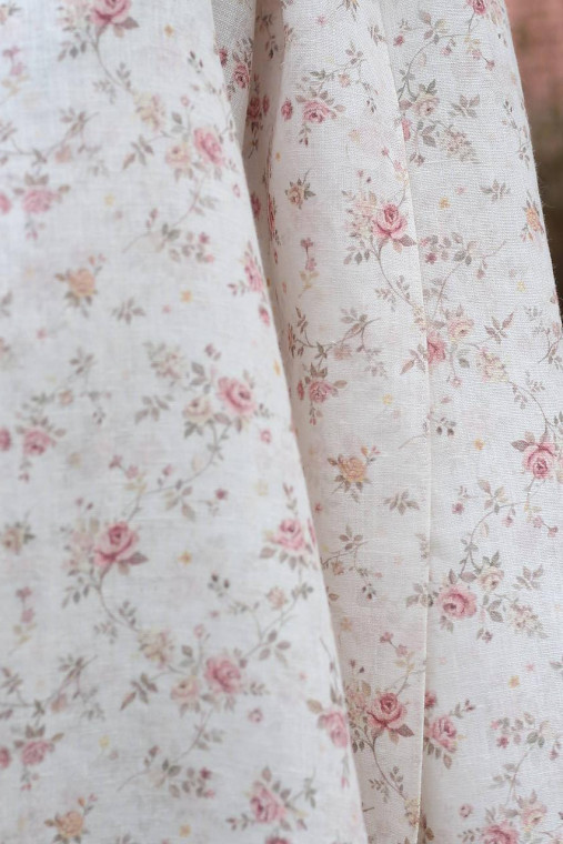 Ľanová šatka s autorským motívom ruží