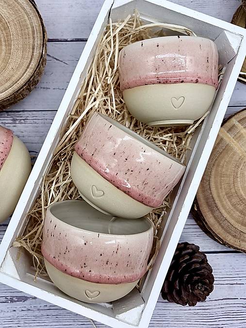 Kamélia - pohárik cappuccino so srdiečkom (200ml, bez uška)