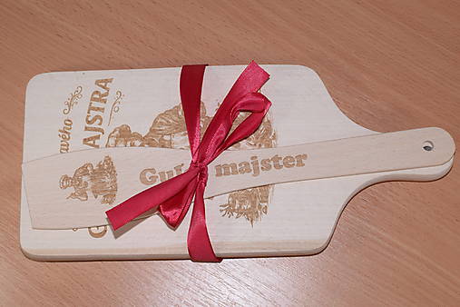 Príbory, varešky, pomôcky - Poctivá drevená doska s gravírovaním „Guľašmajster“+ vareška - 18163348_