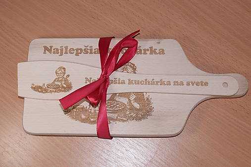 Príbory, varešky, pomôcky - Poctivá drevená doska s gravírovaním „Najlepšia kuchárka“+ vareška - 18163351_