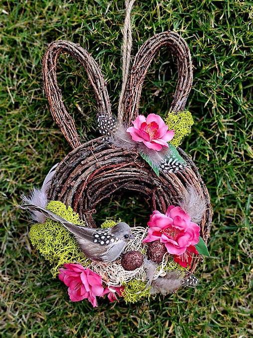 Dekorácie - Jarný venček "rozkvitnutý zajko" - 18162719_