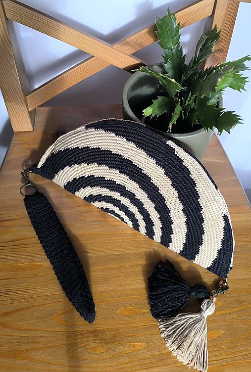 Listová kabelka Nr.353 Čierna špirála