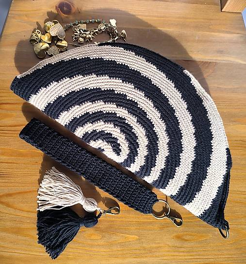 Listová kabelka Nr.353 Čierna špirála