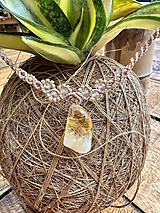 Náhrdelníky - Boho makramé náhrdelník z minerálov Citrín a krištáľ - 18164888_