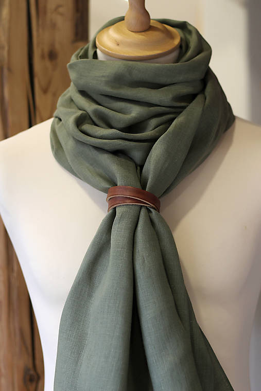 Elegantná olivovozelená šatka zo 100% ľanu s koženým remienkom