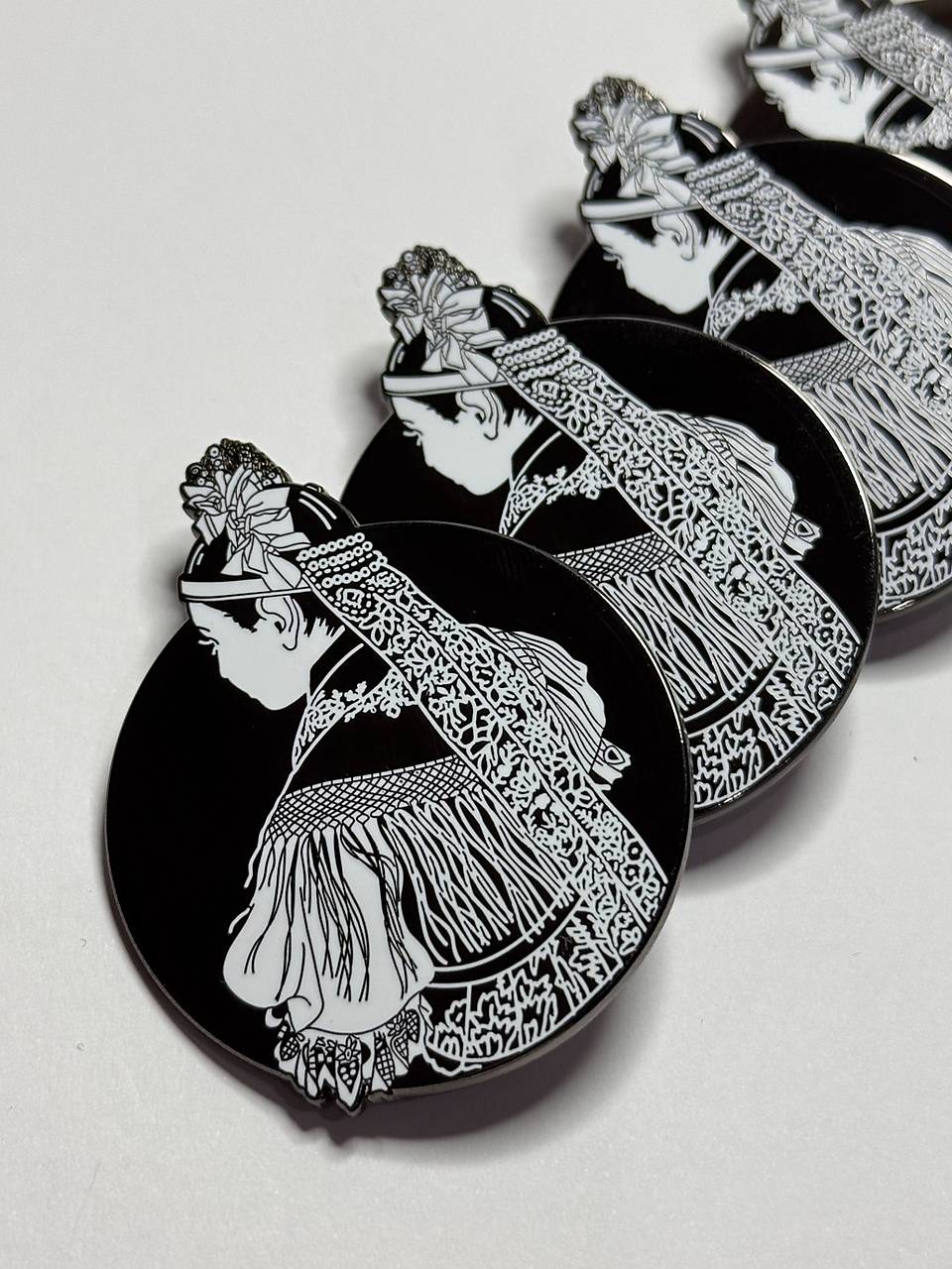 Kovová brošňa Smižančanka