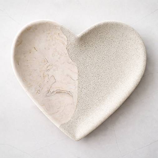 Nádoby - Ručne robený podnos z Jesmonite | kamenný efekt | moderná minimalistická dekorácia (Srdce) - 18169008_