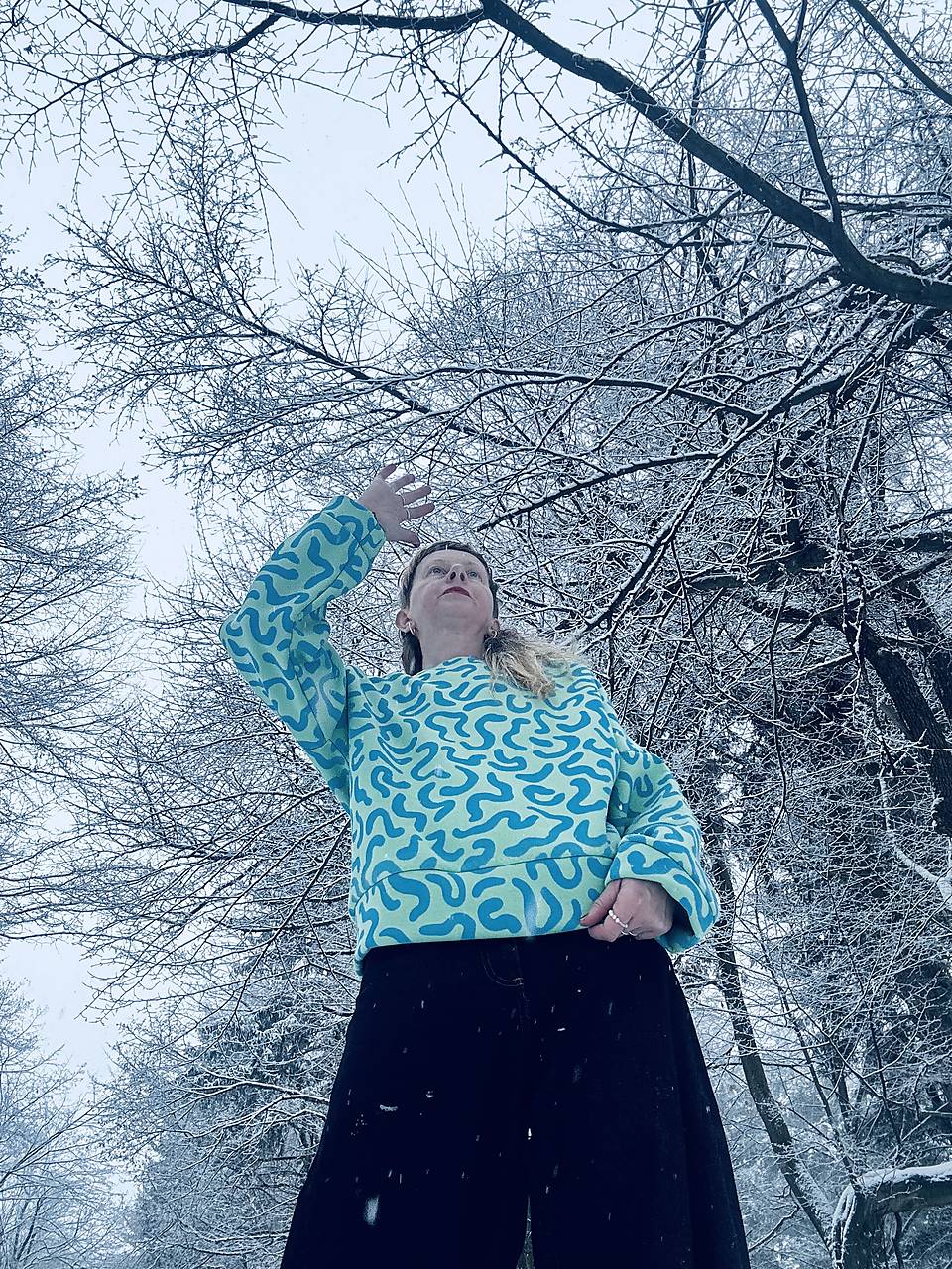 top pudrovo modrozelena