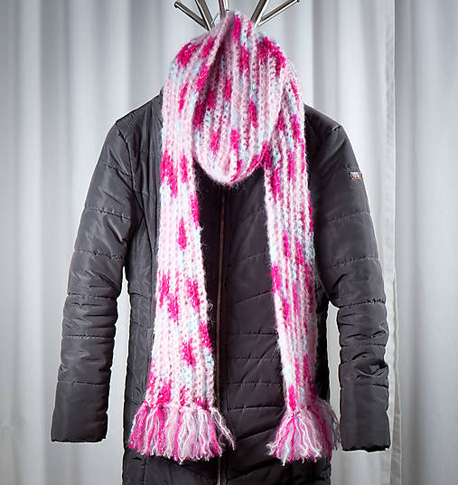 Šály a nákrčníky - Dlhý úzky háčkovaný šál "cukríkový" - 18171488_