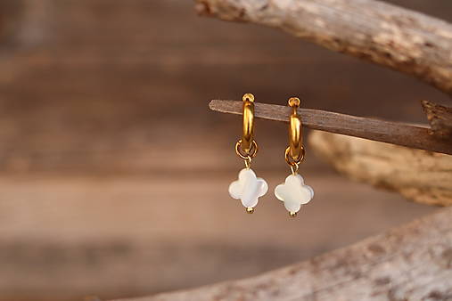 Náušnice s perleťovým štvorlístkom