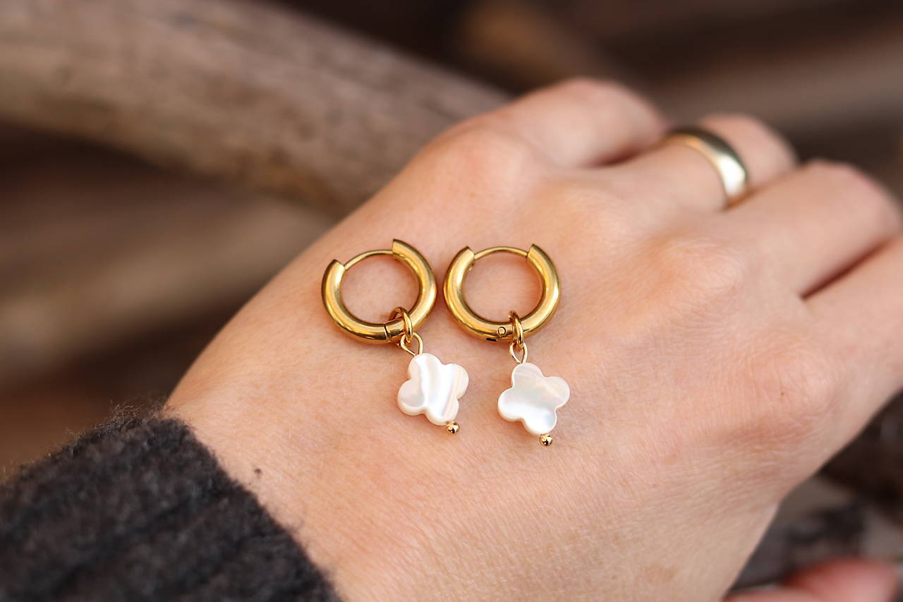 Náušnice s perleťovým štvorlístkom