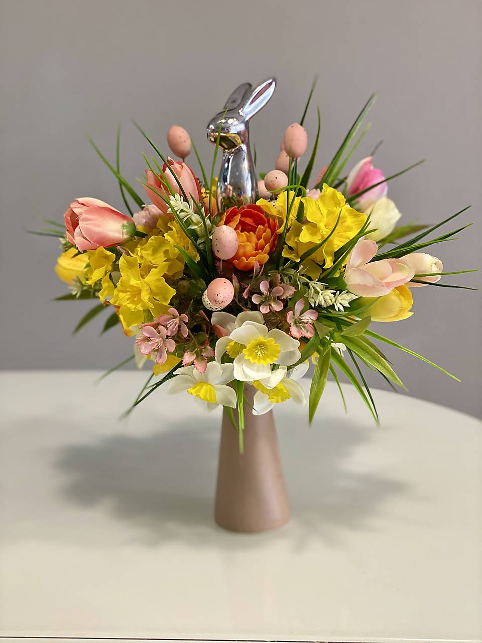 Veľkonočná dekorácia na stôl Veľká NOC strieborný zajko