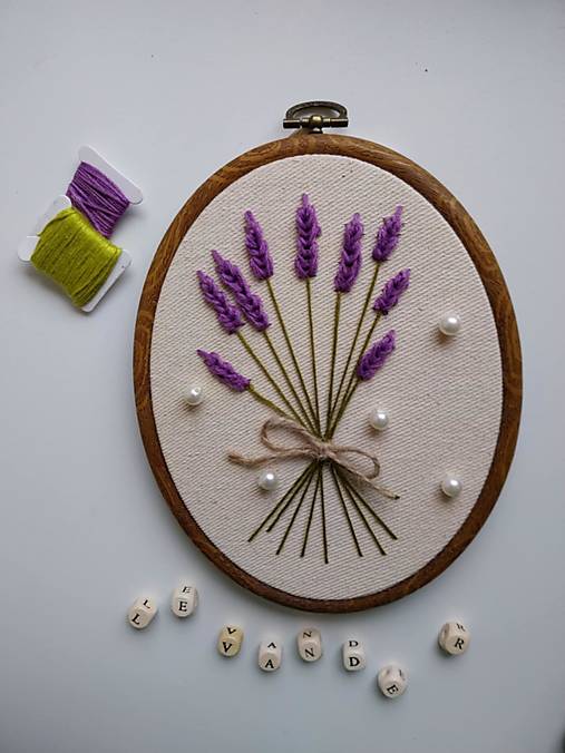Obrazy - Vyšívaný obraz levandule - 18174035_