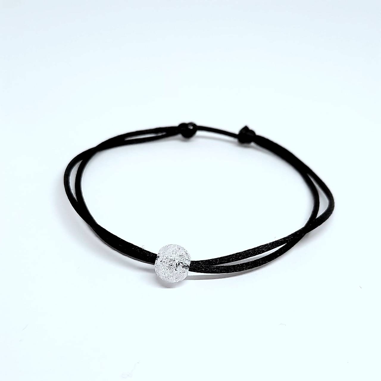 Minimalistický šnúrkový náramok s minerálom (krištáľ krakl)