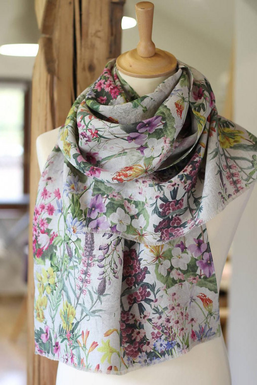 Dámska prírodná šatka zo 100% ľanu s kvetmi "BohoFloral"