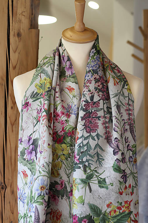 Dámska prírodná šatka zo 100% ľanu s kvetmi "BohoFloral"