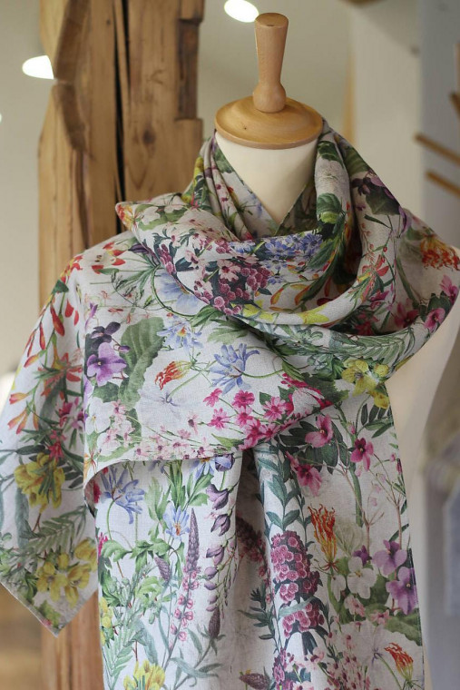 Dámska prírodná šatka zo 100% ľanu s kvetmi "BohoFloral"