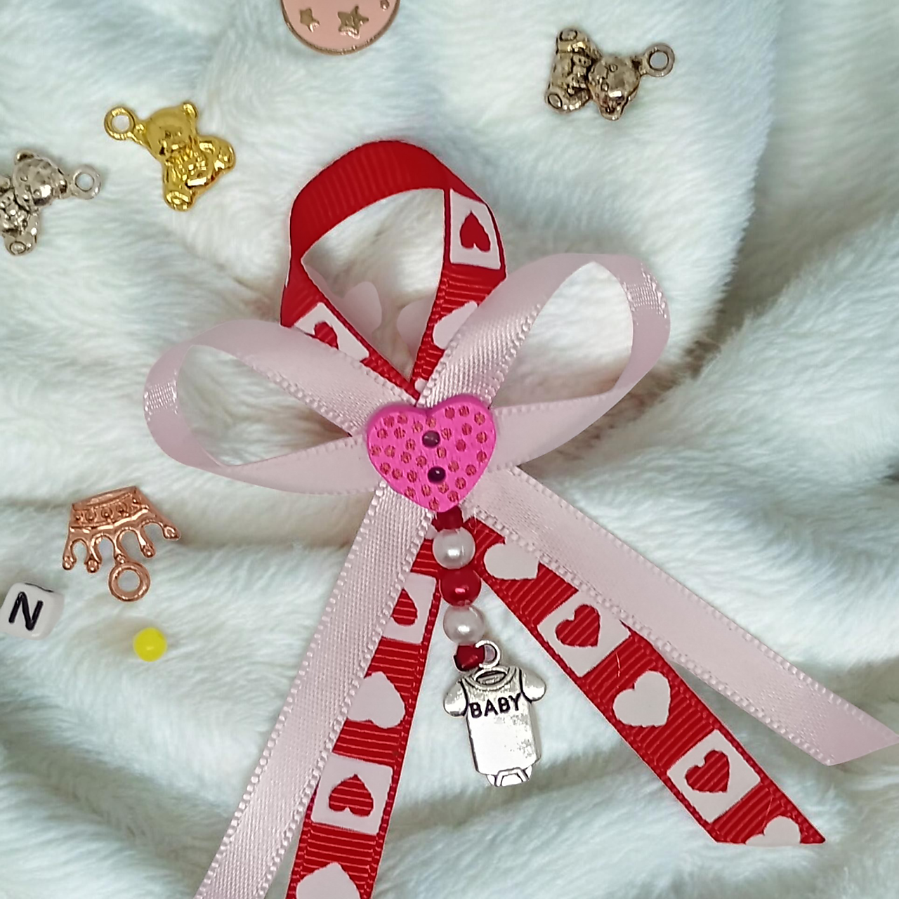 Stužka (mašlička) proti urieknutiu na kočík s príveskom