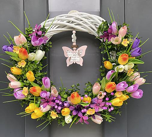 Jarný veniec “L” na svetlom prutenom základe dekorácia na dvere 40cm