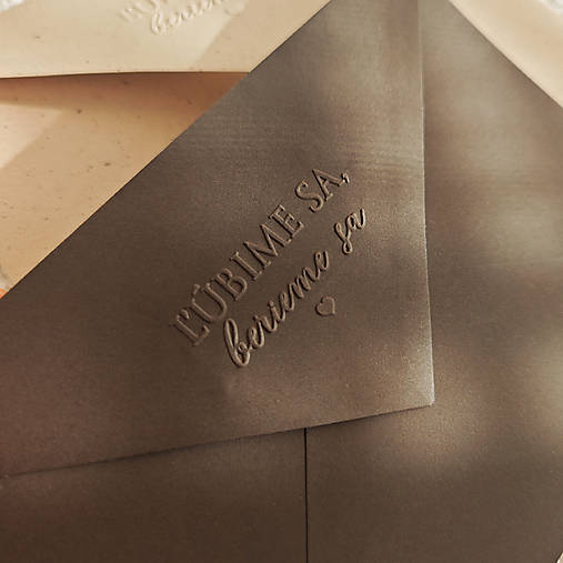 Papier - Embosovaná obálka Typ 1 - Dark Chocolate - 18179822_