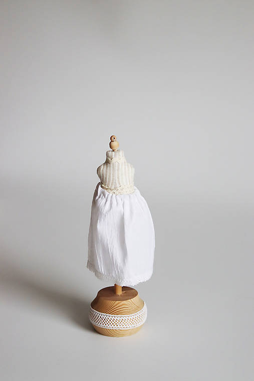 Hračky - Doplnky pre bábiku. Suknička z bielej bavlny a čipky_20A - 18179833_