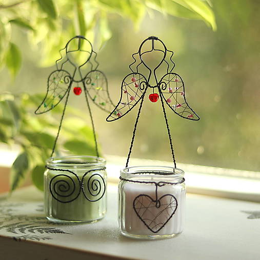 Svietnik s drôteným anjelikom