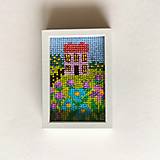 Dekorácie - Miniatúrna výšivka 5 X7,5 cm v ráme na zavesenie: Lúka - 18182050_