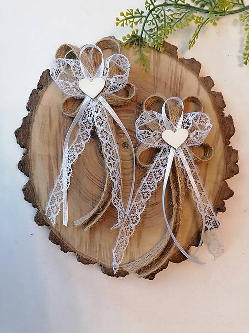 Svadobné pierka - Č. 399 Veľké jutové pierka s čipkou pre rodičov a svedkov - 18184342_