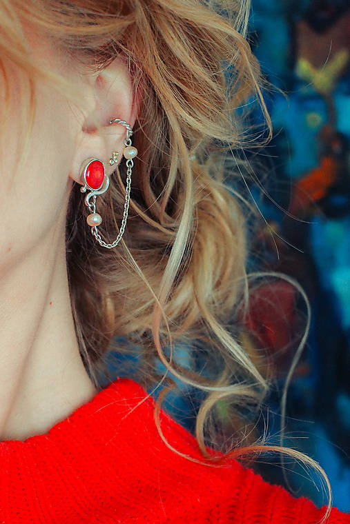 Strieborná náušnica s retiazkou - Whisper Red Pearls