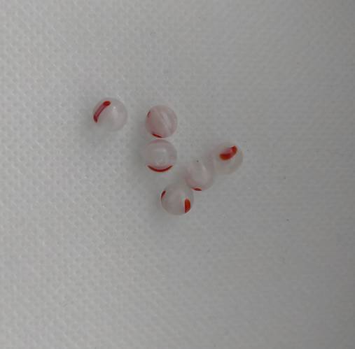 Korálky - Millefiori gulička 6mm (Biela s červeným kvetom) - 18188504_