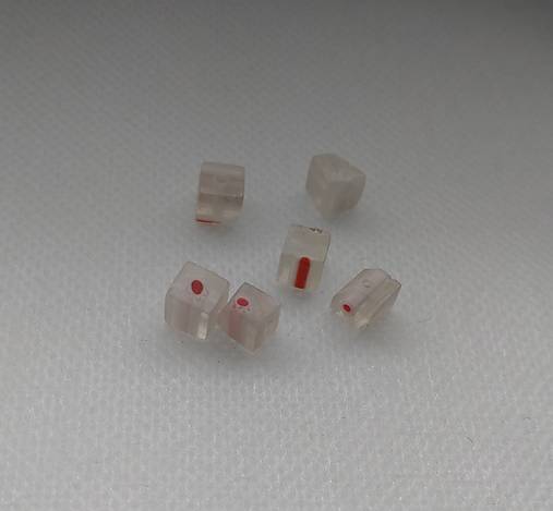 Korálky - Millefiori kocka 6mm (Biela s červeným kvetom) - 18188526_