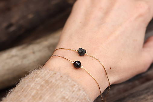 Tenký retiazkový náramok turmalín