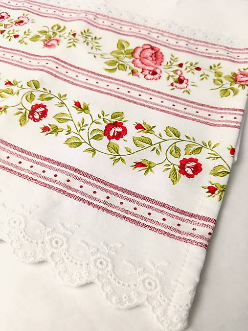 Luxusná bavlnená kuchynská utierka 45x70 cm – vidiecky vintage štýl, ruže, madeira, čipka, handmade Slovensko