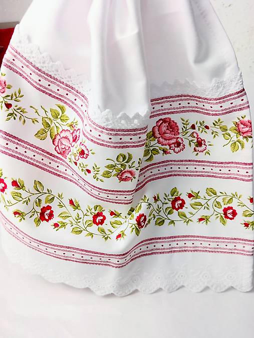 Luxusná bavlnená kuchynská utierka 45x70 cm – vidiecky vintage štýl, ruže, madeira, čipka, handmade Slovensko