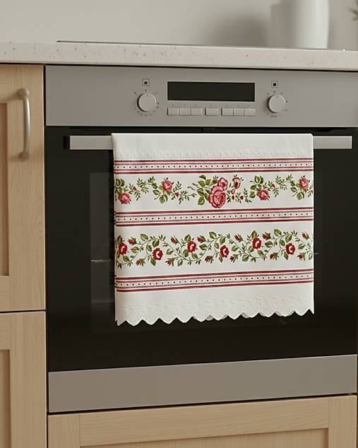 Luxusná bavlnená kuchynská utierka 45x70 cm – vidiecky vintage štýl, ruže, madeira, čipka, handmade Slovensko